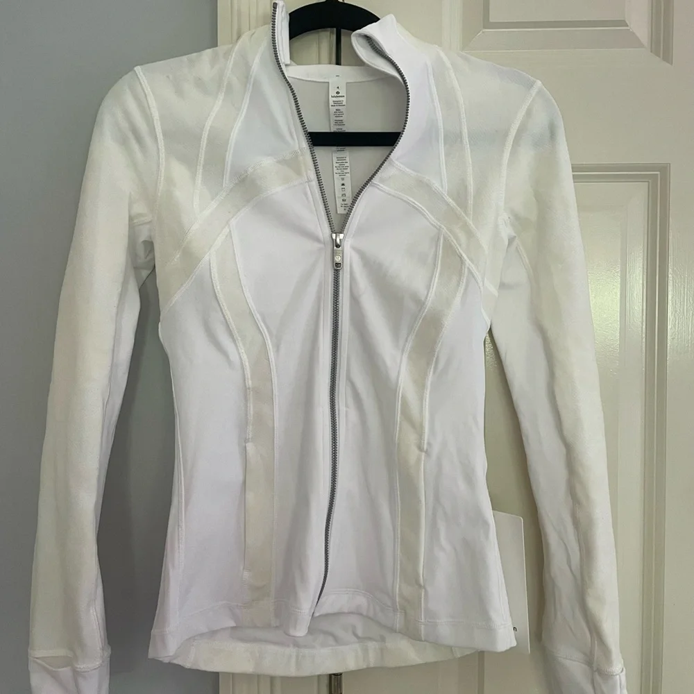 White Lululemon Velvet Flocked Define
Jacket
Size 4 - Picture 3 of 5